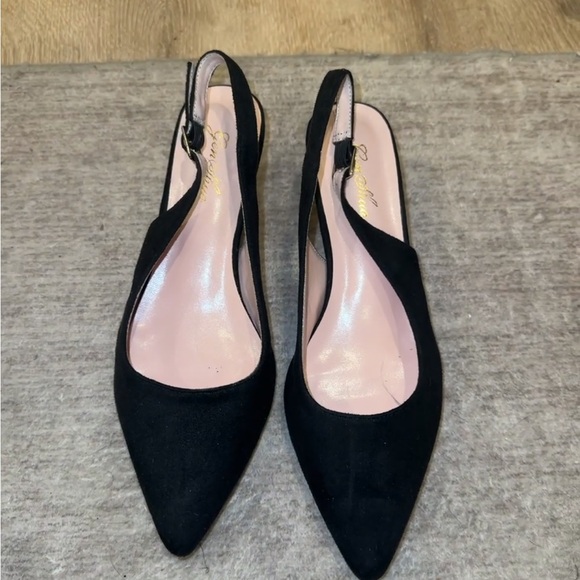 Black Slingback Pointed-Toe Kitten Heel Pumps - Picture 2 of 4